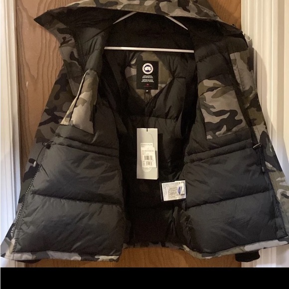 NWT Canada Goose Rideau Parka Camo print size small. - Picture 3 of 8